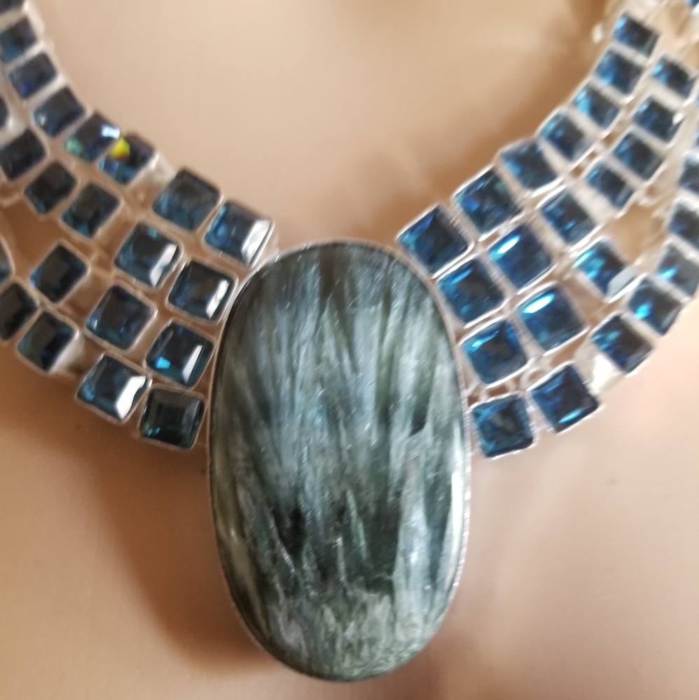 GLAMOROUS NECKLACE NWOT - Picture 3 of 8